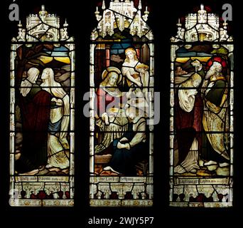 Buntglas in St. Augustine`s Church, Edgbaston, Birmingham, Großbritannien Stockfoto